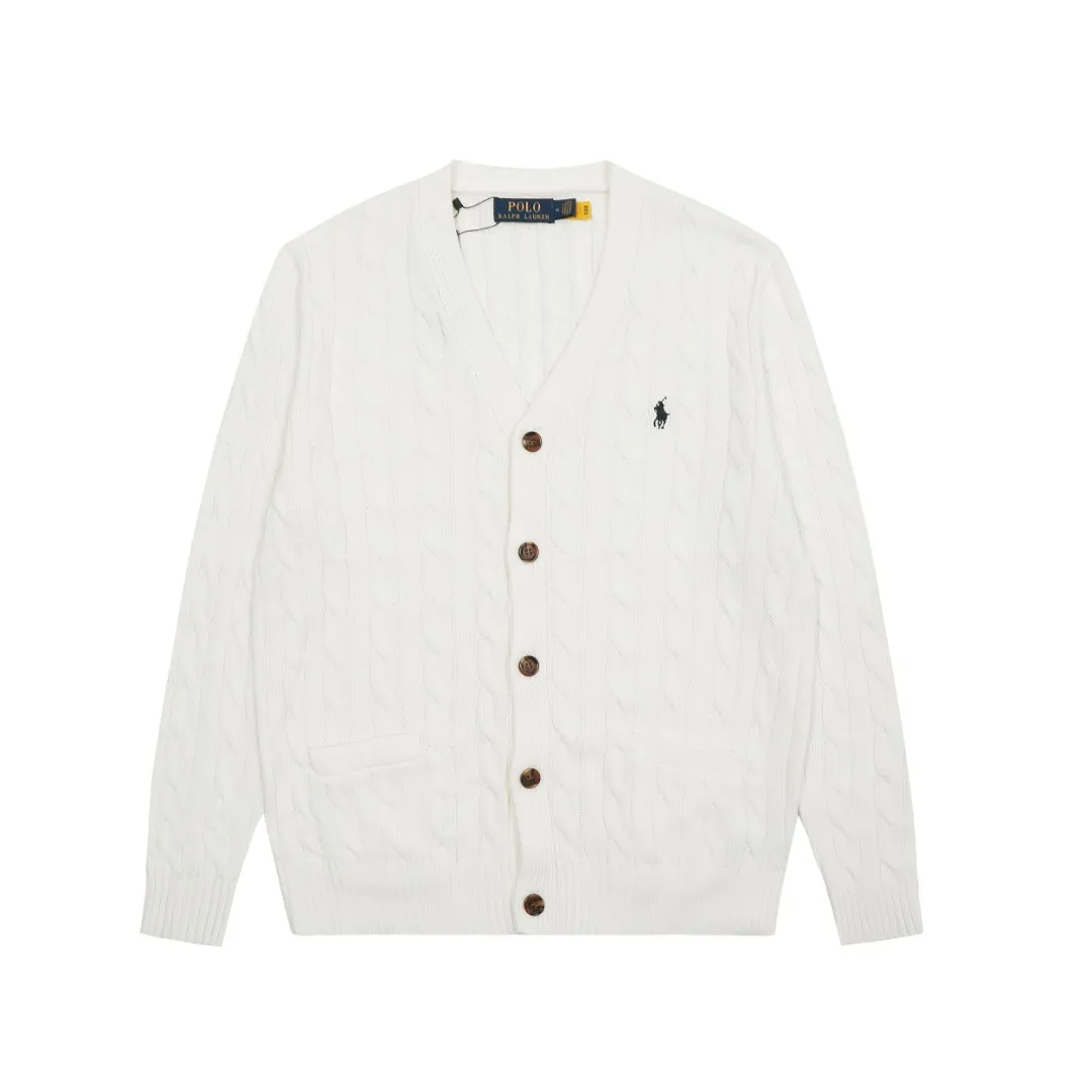 🅿️270 "Top quality" Style number: DS013# [Ralph Lauren V-neck solid color pony embroidered logo twist knitted cardigan] ✅Ralph Lauren classic basic versatile all-season couple knitted cardigan jacket ✅Main supplier platform live broadcast Wholesale entity Replacement if out of stock No removal from shelves ✅ZP quality 1:1 version Scan the code to enter the GF website Counter quality ✅Detailed quality The only one in Guangzhou Imported quality cotton yarn Focusing on high-end, cost-effective, good quality, needless to say. ✅The version is restored to the original. The maximum size can be worn up to 200 pounds. Loose, comfortable and stress-free. ✅The upper body is simple and easy to match. A must-have for ootd. Good-looking clothes are never picky. A must-have for couples with the same style. Size: S-XL. Color: black, navy, off-white, gray, light blue, khaki.